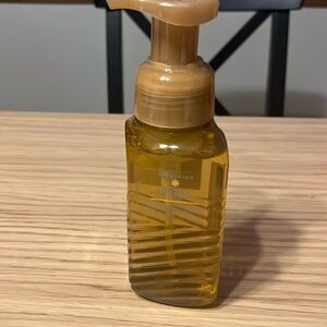 Bath & Body Works Gentle Foaming Hand Soap. Merry Cookie.